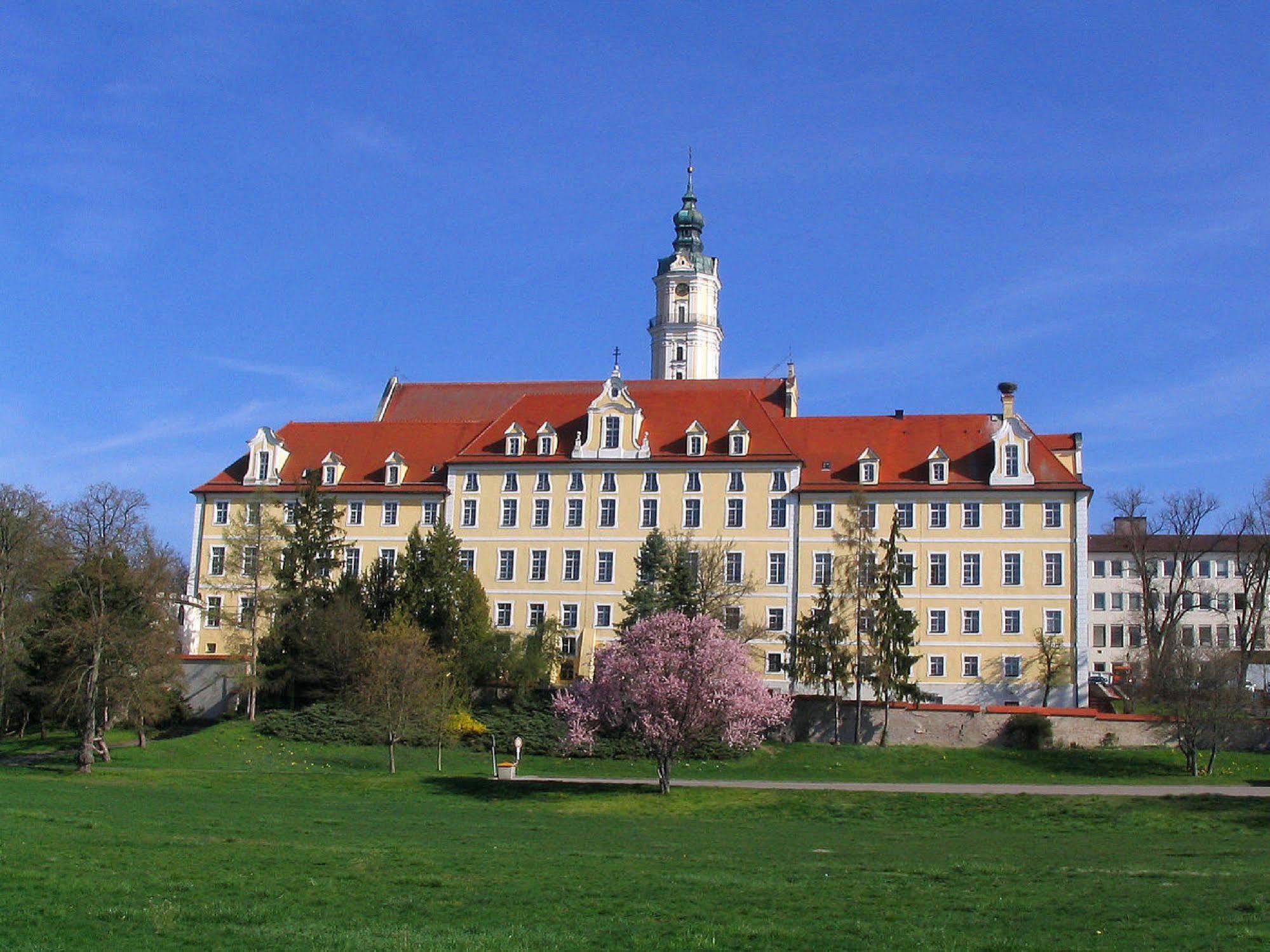 Aparthotel Donaustern Asbach-Bäumenheim Esterno foto