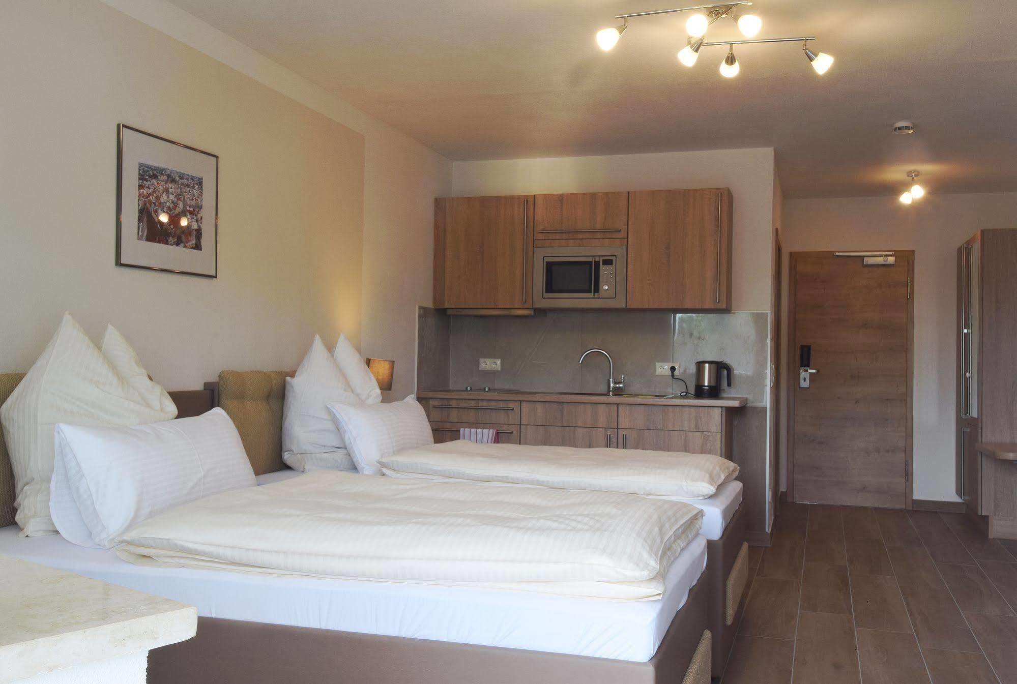 Aparthotel Donaustern Asbach-Bäumenheim Esterno foto