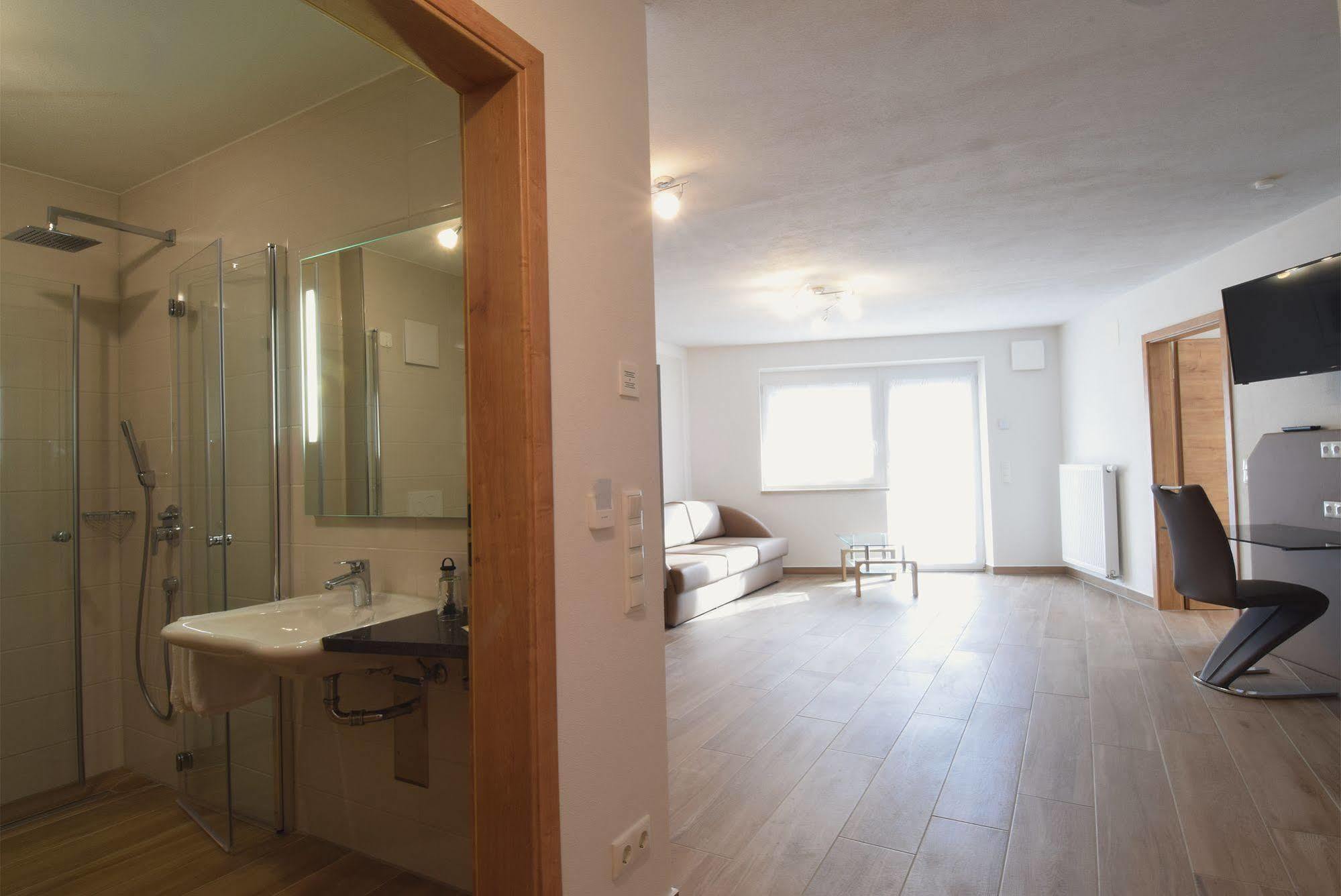 Aparthotel Donaustern Asbach-Bäumenheim Esterno foto