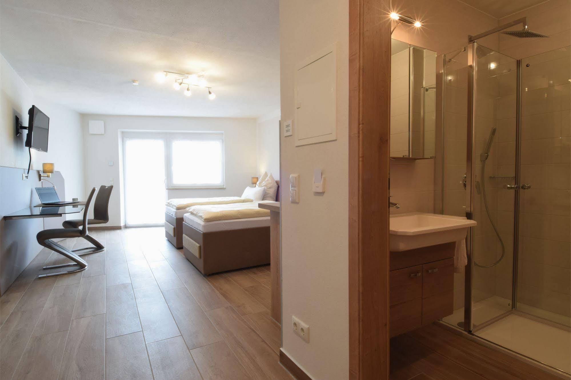 Aparthotel Donaustern Asbach-Bäumenheim Esterno foto