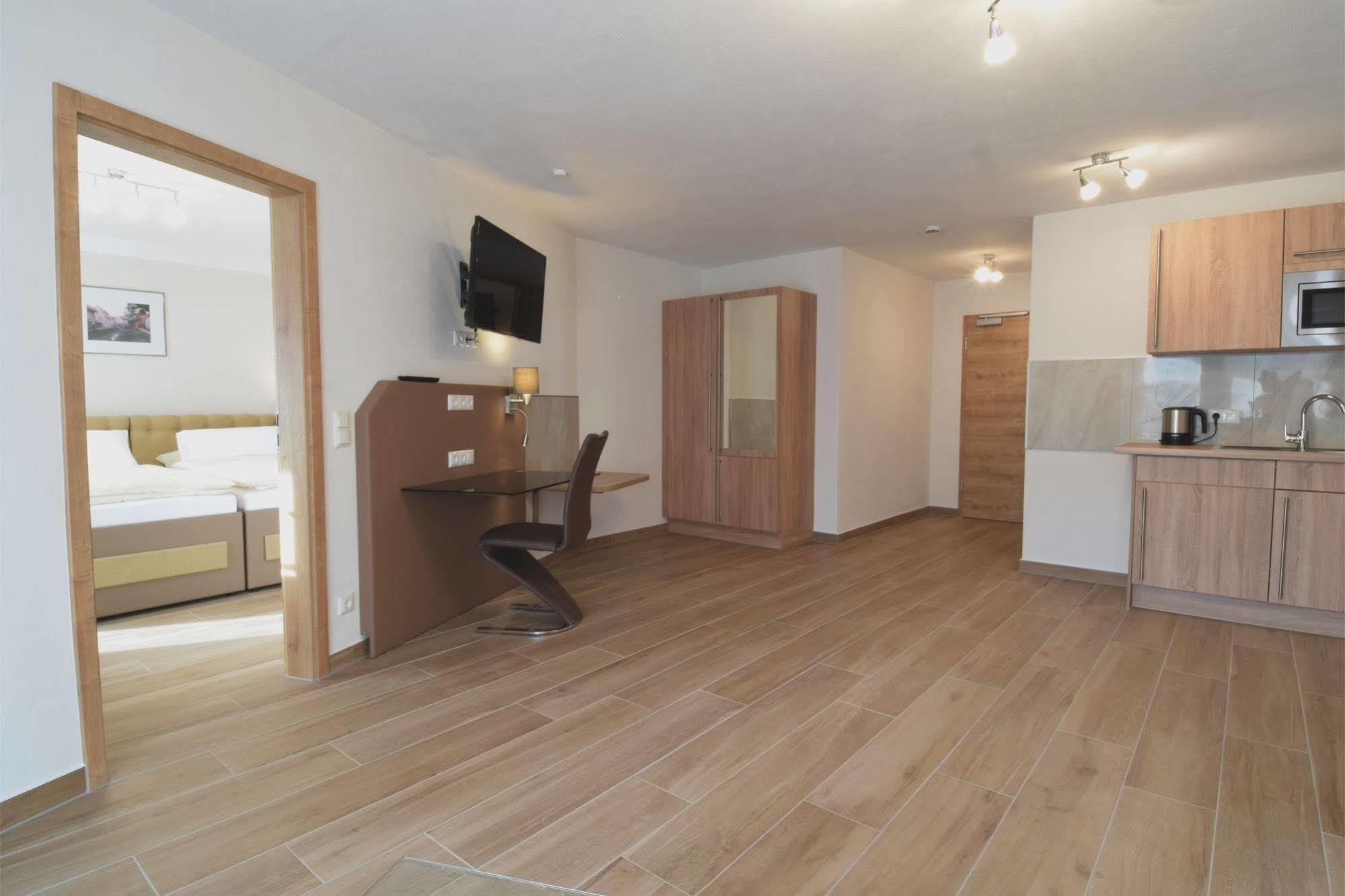Aparthotel Donaustern Asbach-Bäumenheim Esterno foto