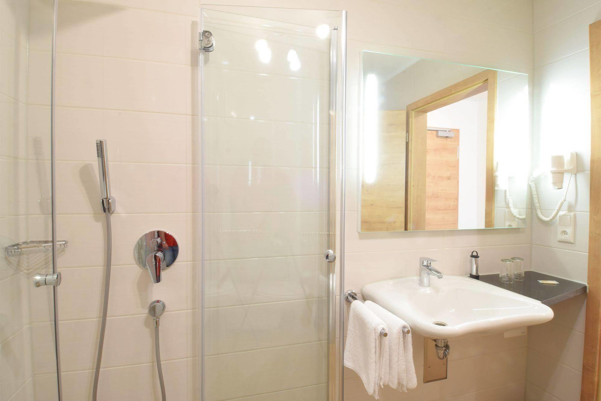 Aparthotel Donaustern Asbach-Bäumenheim Esterno foto
