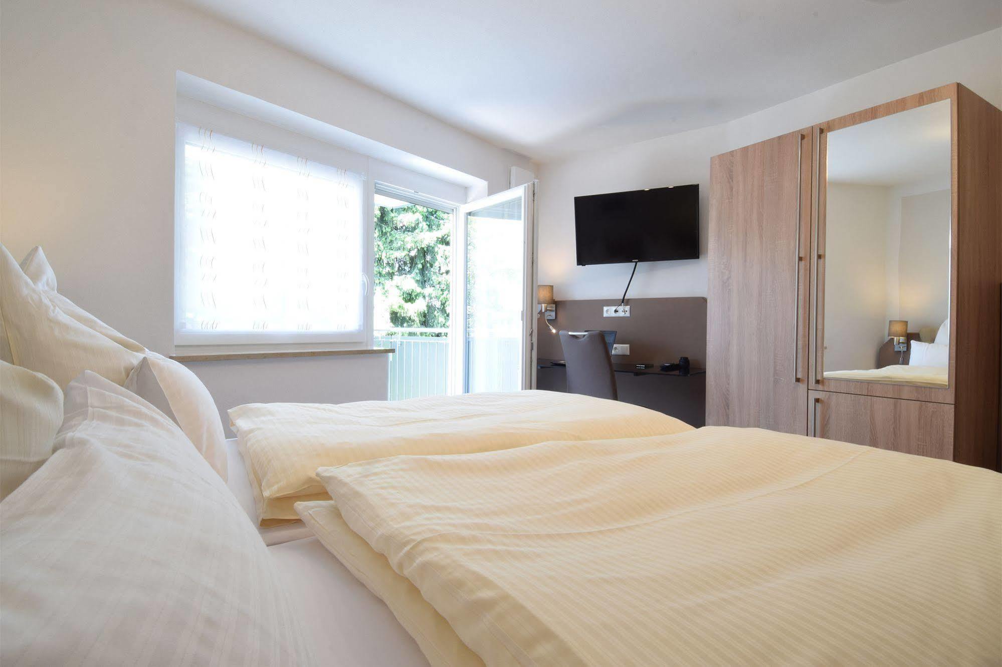 Aparthotel Donaustern Asbach-Bäumenheim Esterno foto