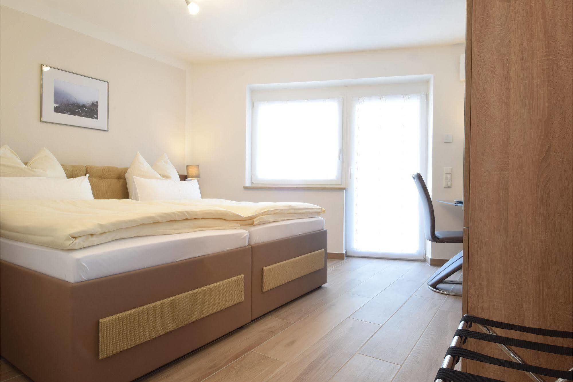 Aparthotel Donaustern Asbach-Bäumenheim Esterno foto