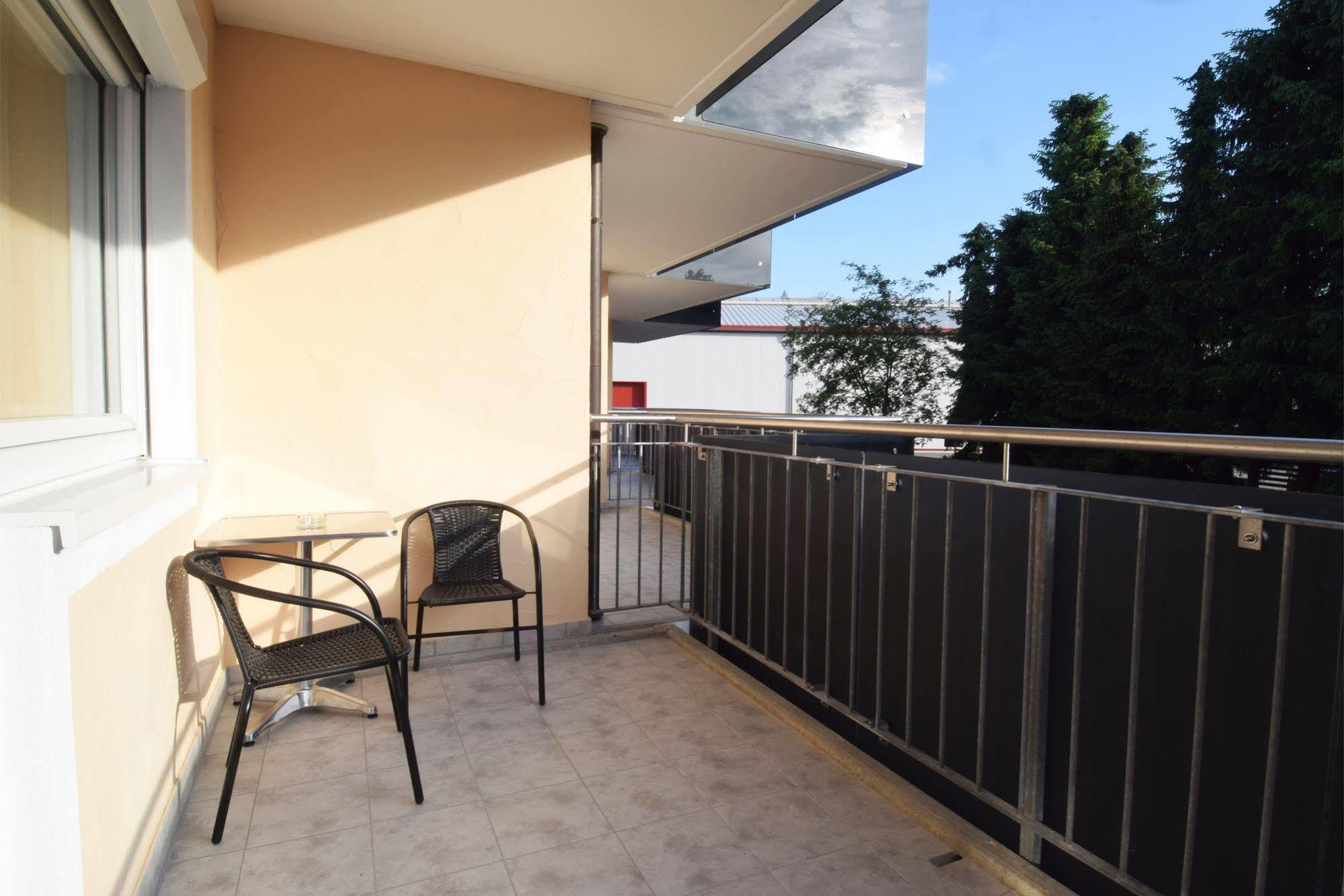Aparthotel Donaustern Asbach-Bäumenheim Esterno foto